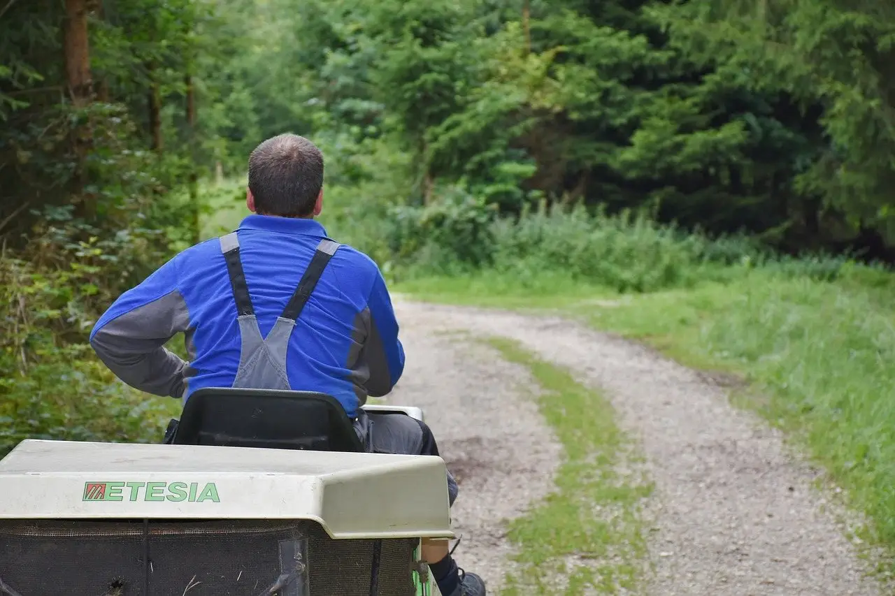 Riding lawn mower